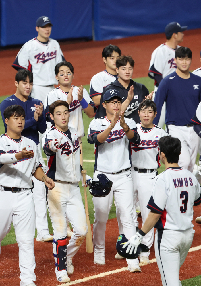 "곽빈 또는 문동주" 대만전 선발 카드, '힌트'일까 '작전'일까…결전의…