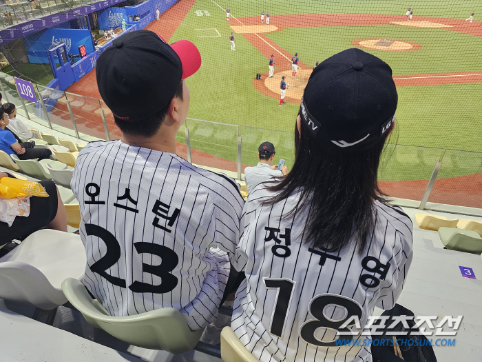 '무적 LG+날려줘요+막대풍선' 짜요에 맞선 익숙한 소리…현지 유학생→원…