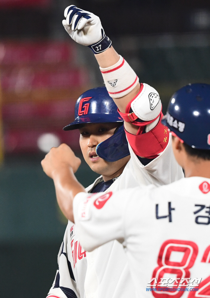 "이대호보다 느릴텐데…" 포수라고 방심해? 더그아웃 웃음바다 만든 479…