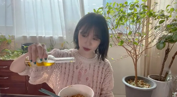 윤은혜, 라면+짜장면+아이스크림까지 폭풍흡입 "저 여배우 맞아요" ('은…