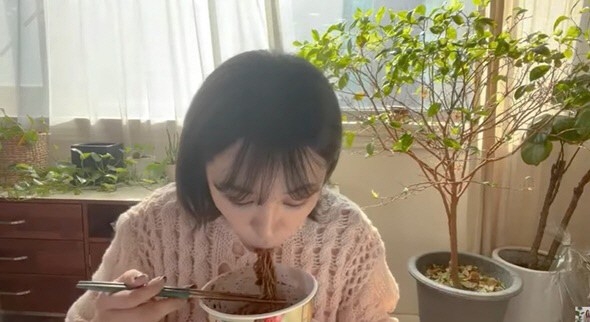 윤은혜, 라면+짜장면+아이스크림까지 폭풍흡입 "저 여배우 맞아요" ('은…
