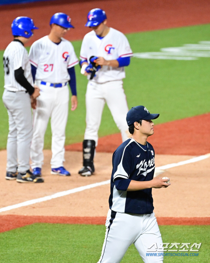 '도하 참사' 17년만에 재현한 '항저우 대참사'…선발도 마무리도 무너진…