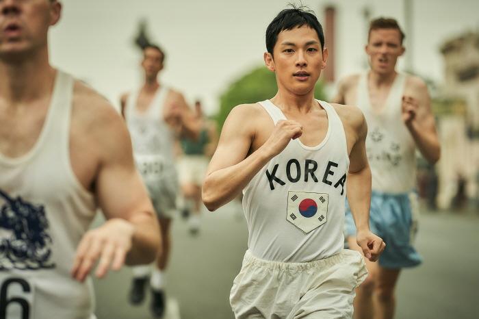 "경기 도중 개에 걸려 넘어진 서윤복"…'1947 보스톤' 영화보다 더 …