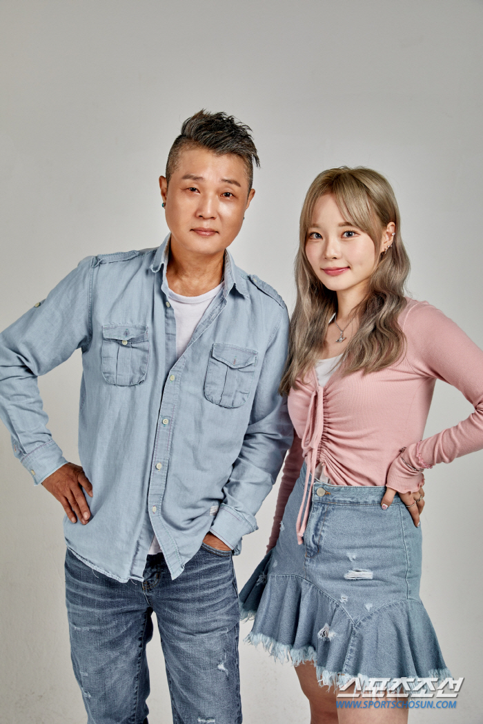 혼성 듀엣 '비쥬', 2년 만에 신곡 '두근거리지마'로 컴백…""새 멤버…