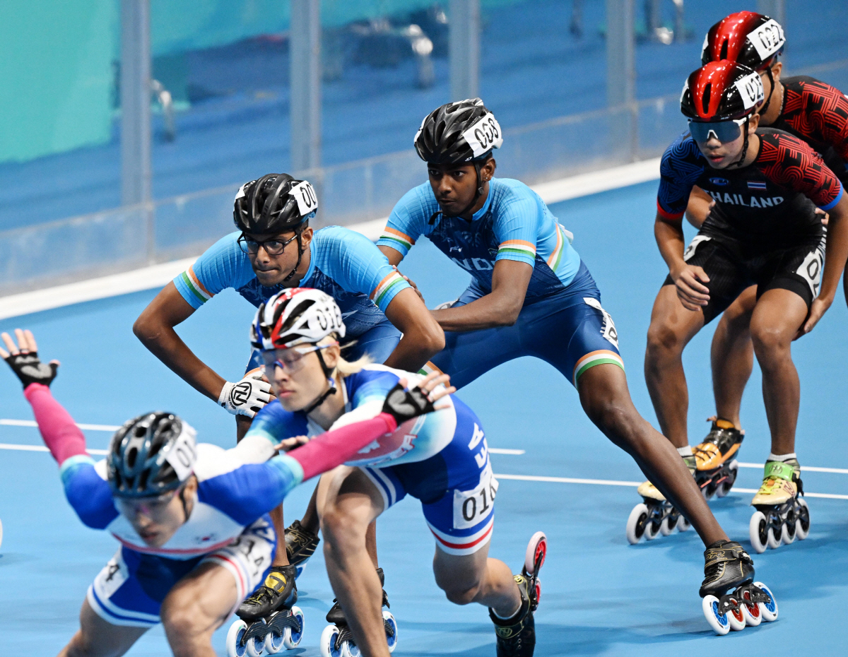 [항저우ON]'끝날 때까지 끝난게 아냐'…'세리머니하다 은메달' 한국 롤…