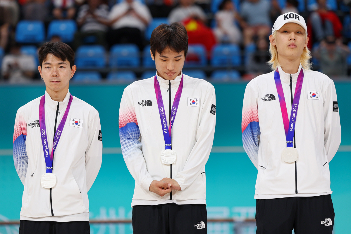 [항저우ON]'끝날 때까지 끝난게 아냐'…'세리머니하다 은메달' 한국 롤…