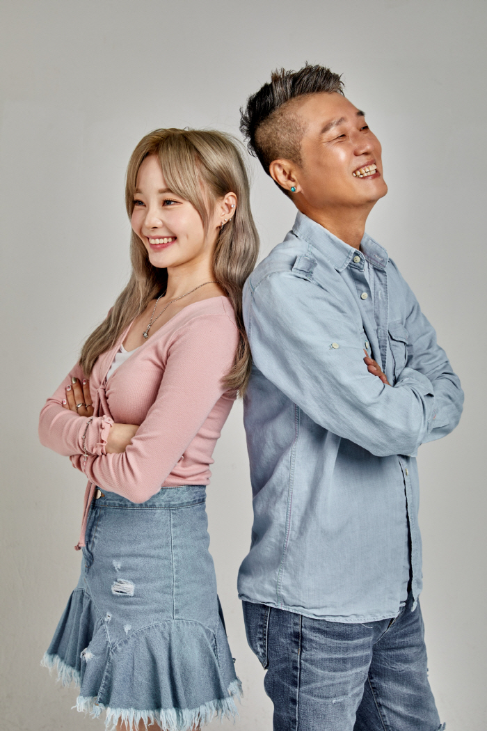 비쥬, 2년만 컴백 "새 멤버 합류 설레…신인으로 데뷔하는 마음" [일문…