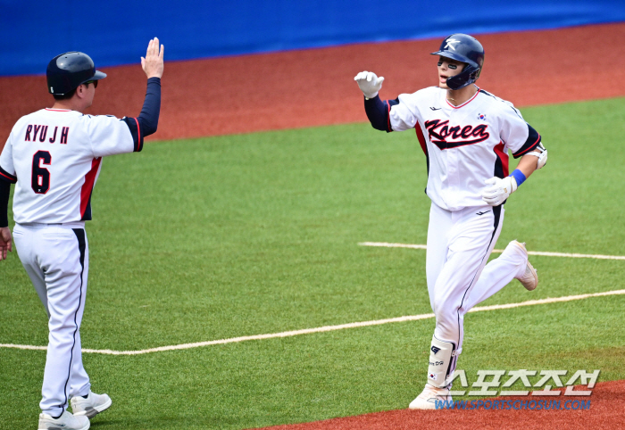 '막차 합류→타율 0.583' 윤동희 없었으면 어쩔뻔했나…韓보물된 20세…