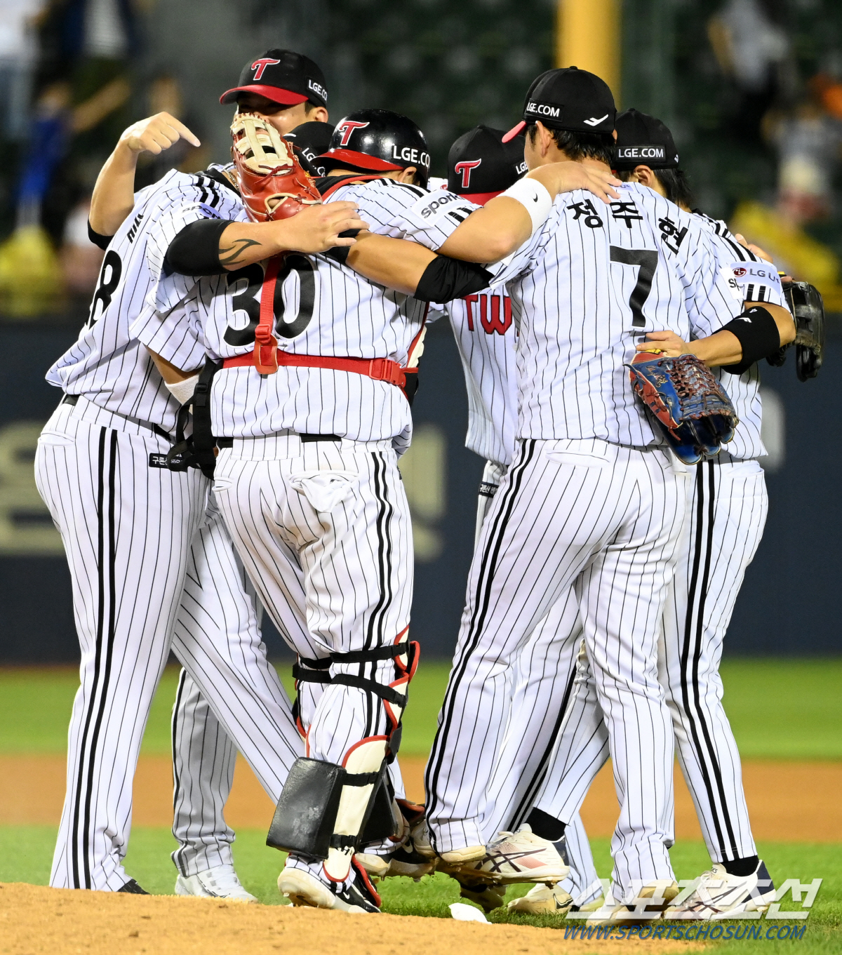 우승후보의 쉬운 우승? 무슨 소리. 세이브왕 부상→국내 선발 붕괴→외국인…