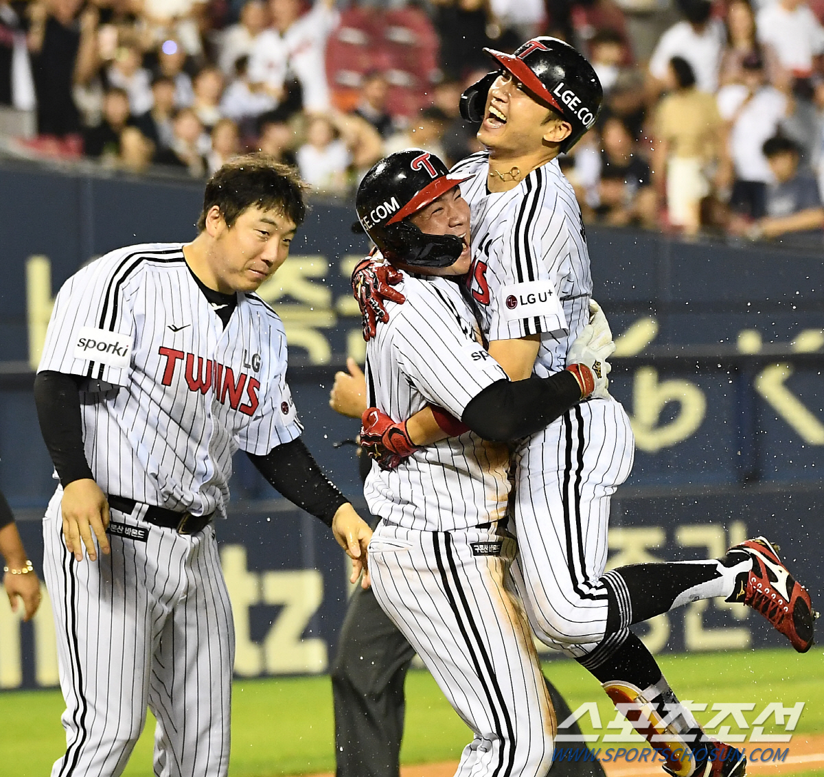 우승후보의 쉬운 우승? 무슨 소리. 세이브왕 부상→국내 선발 붕괴→외국인…