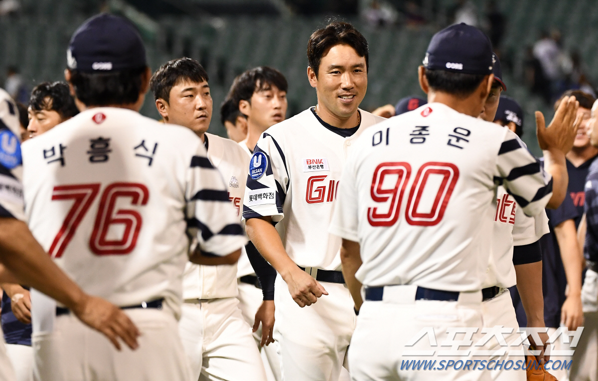 '이게 무슨 운명의 장난인가.' 29년만에 우승. 하필 우승 행사하는 곳…