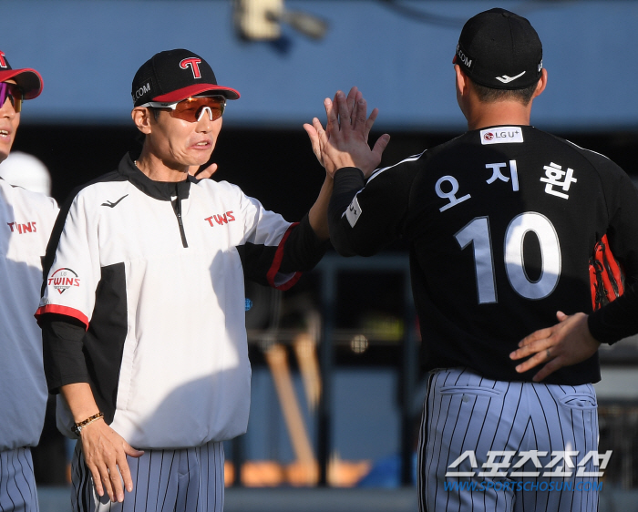 '이게 무슨 운명의 장난인가.' 29년만에 우승. 하필 우승 행사하는 곳…
