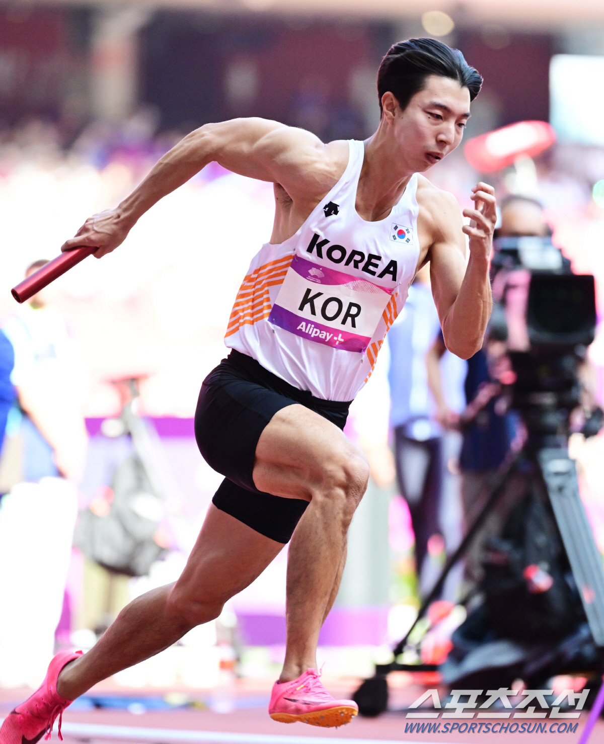 [항저우현장]'37년 노메달 한을 풀었다' 남자 400m 계주, '한국신…