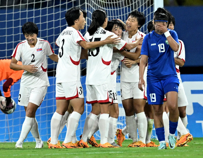 '북한과 결승 맞대결 성사' 日 AG 여자축구 준결승 1골차 승리, '굴…
