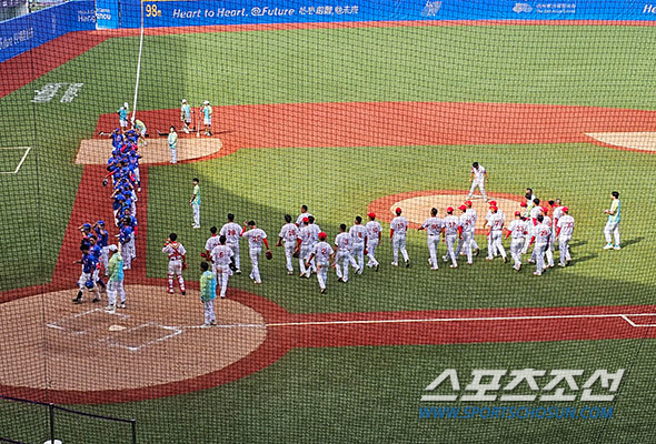 AG 역대 최대 이변! '야구 변방' 중국, 일본 격파→한국 결승행 희망…