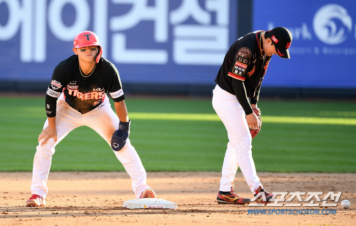 '그라운드 찢었다' 안타 치고 도루하고 홈 쇄도까지 경기 뒤집은 김도영의…