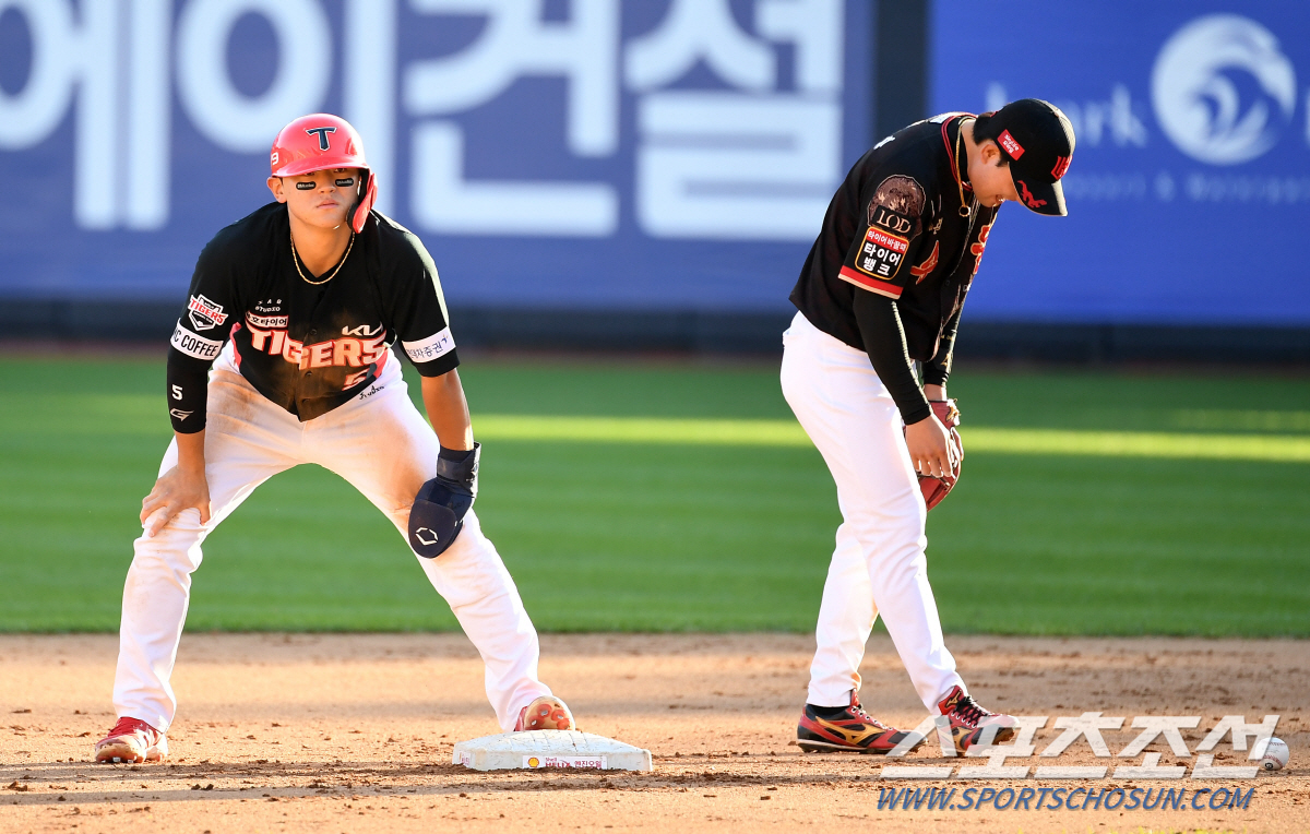 '그라운드 찢었다' 안타 치고 도루하고 홈 쇄도까지 경기 뒤집은 김도영의…