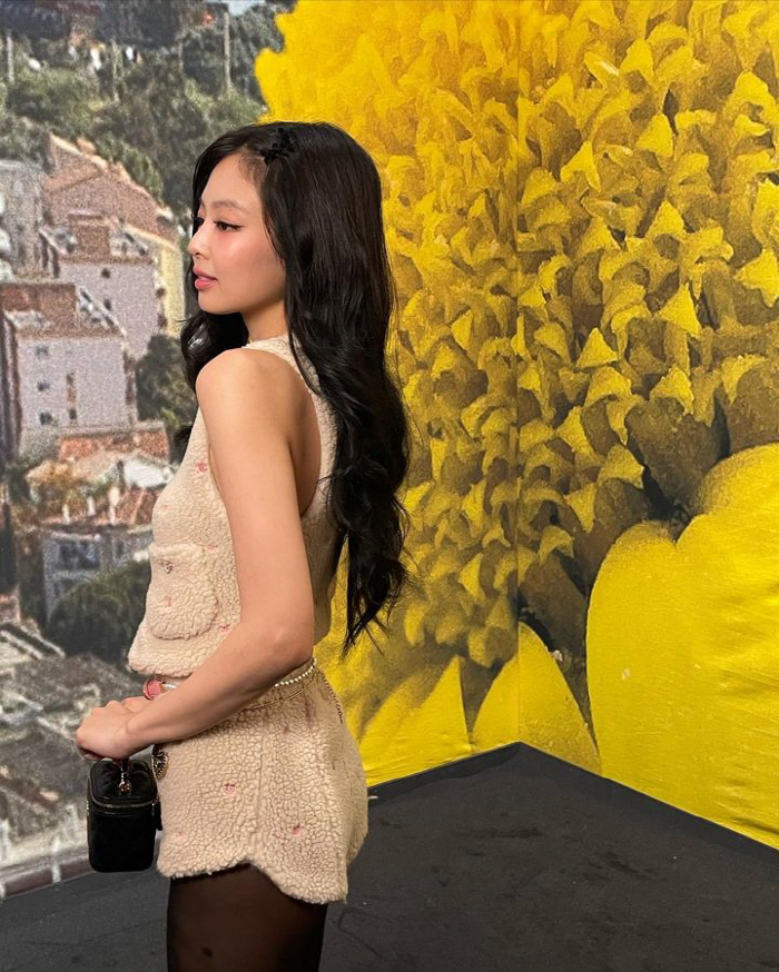 '인간 샤넬' 수식어 붙은 이유…블핑 제니, 파리도 반하게한 패션센스