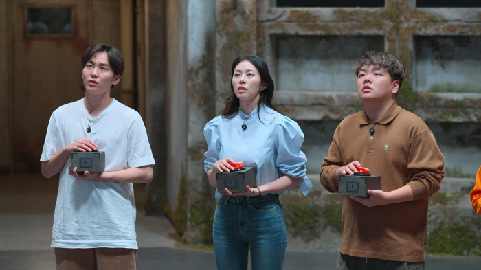 집단 오열 사태 발발..'데블스플랜'' 비영어권 TOP3 등극