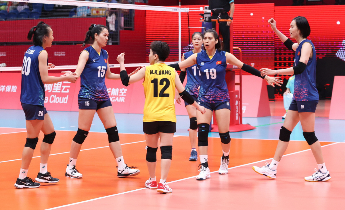 '亞최강' 만리장성 못넘으면 한국 男→女배구 '61년만의 동반 노메달 참…