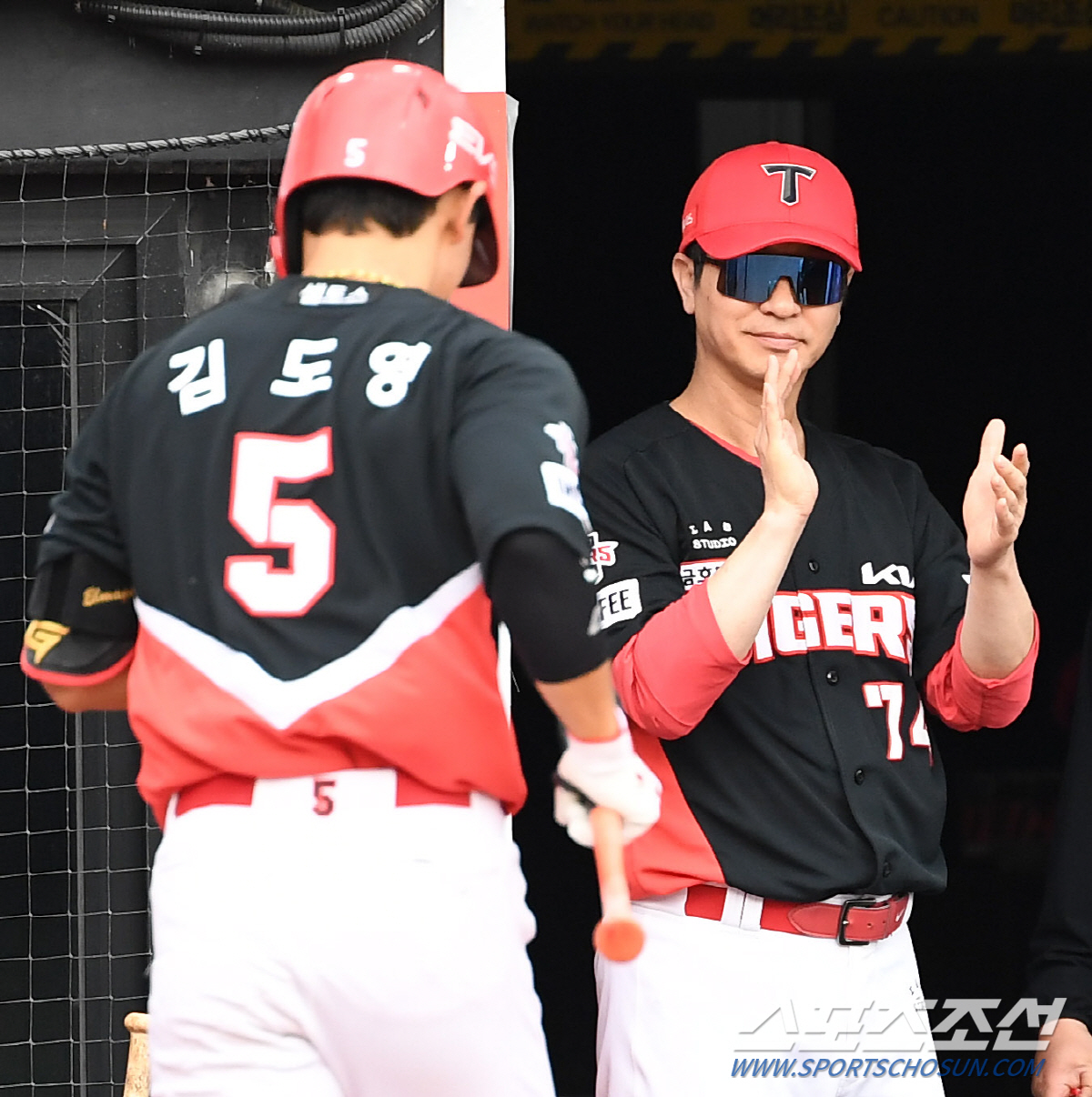 '2연승' KIA 김종국 감독 "파노니 QS역투+김도영 투런포 주효"[수…