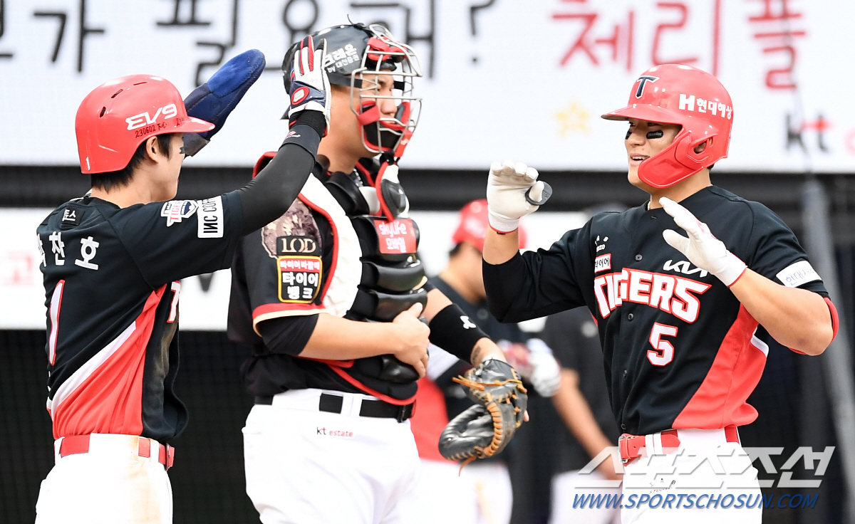 타선을 깨운 아기호랑이 호쾌한 투런포! KIA 김도영 "성범-형우 부상,…