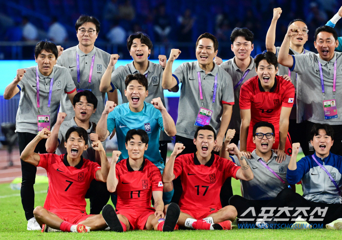 [항저우 현장인터뷰]승리의 황새 황선홍 감독 "한일전, 이유막론하고 이기…