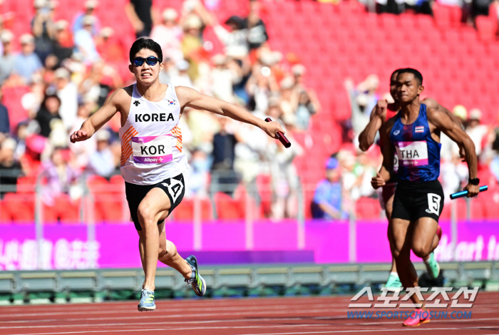 '이것이 팀웍' 한국에서 가장 빠른 사나이들, 결승에 '못 뛴' 막내를 …