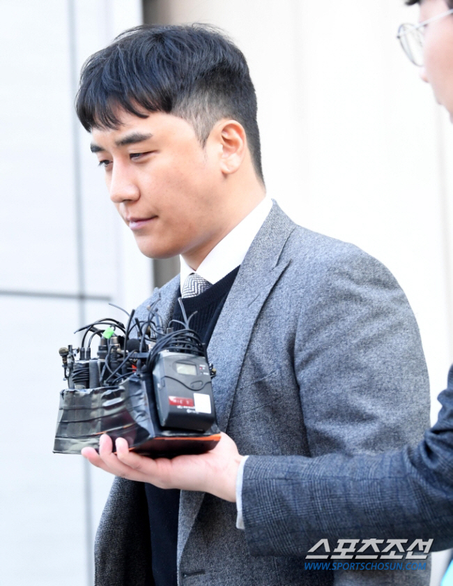 "발리서 양다리 데이트" 승리, 출소 후에도 여전한 '논란의 아이콘'[종…