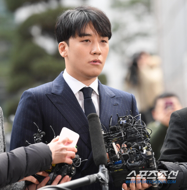 "발리서 양다리 데이트" 승리, 출소 후에도 여전한 '논란의 아이콘'[종…