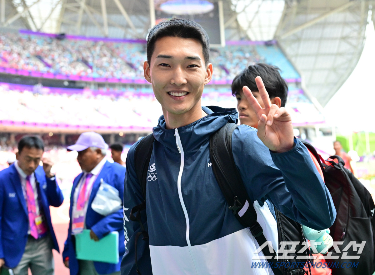[항저우ON]'한국 육상 역사'우상혁의 파이널 점프, '라이벌' 바르심 …