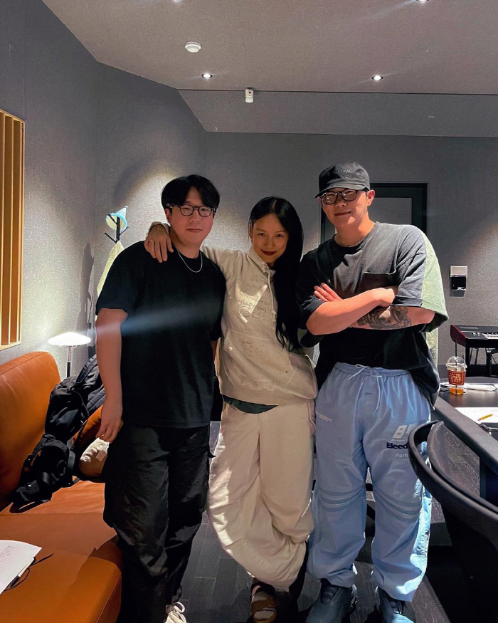 '6년만 컴백' 이효리, 신곡은 리듬파워 행주와 작업 "역시 너무 좋아"…