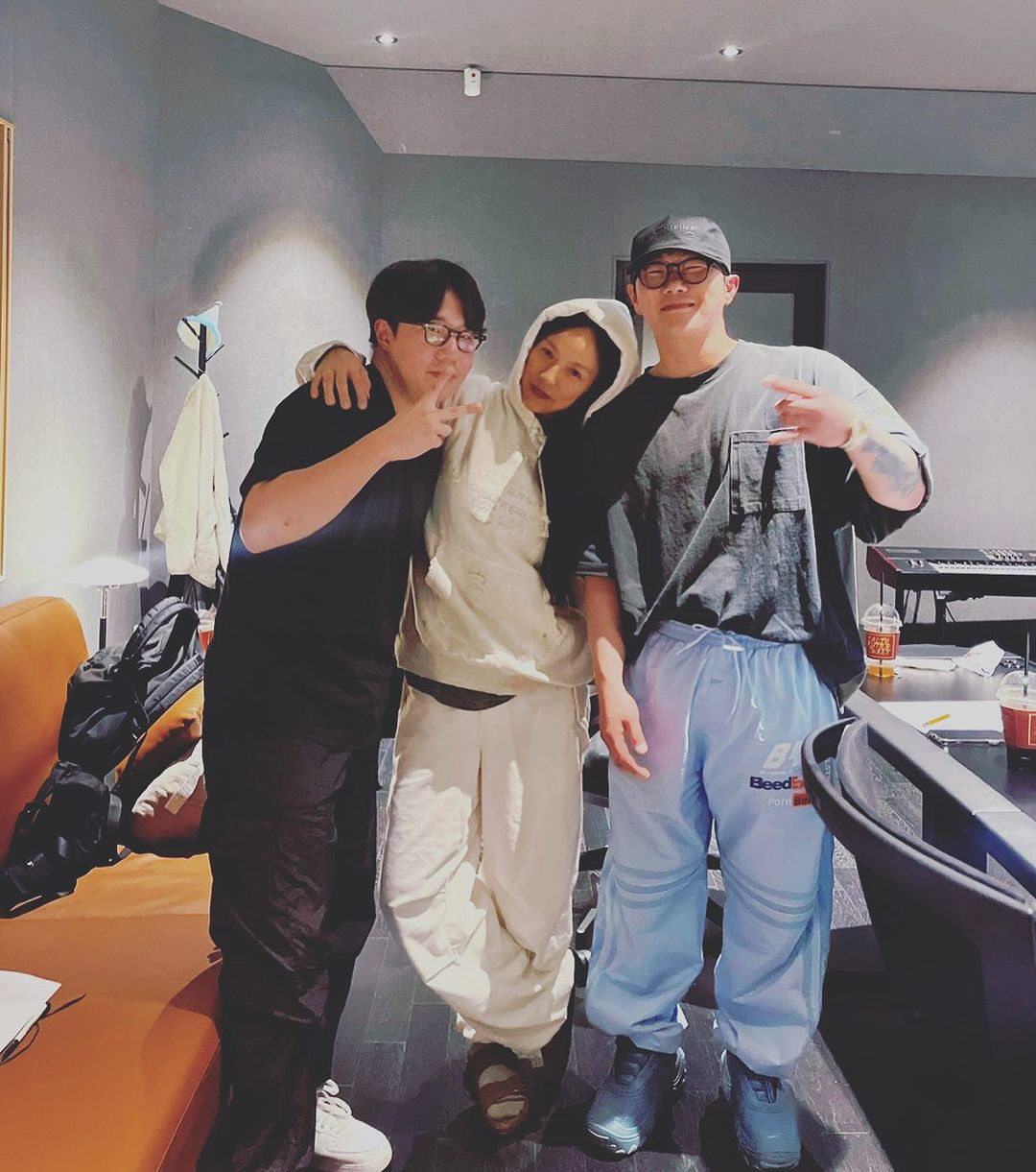 '6년만 컴백' 이효리, 신곡은 리듬파워 행주와 작업 "역시 너무 좋아"…