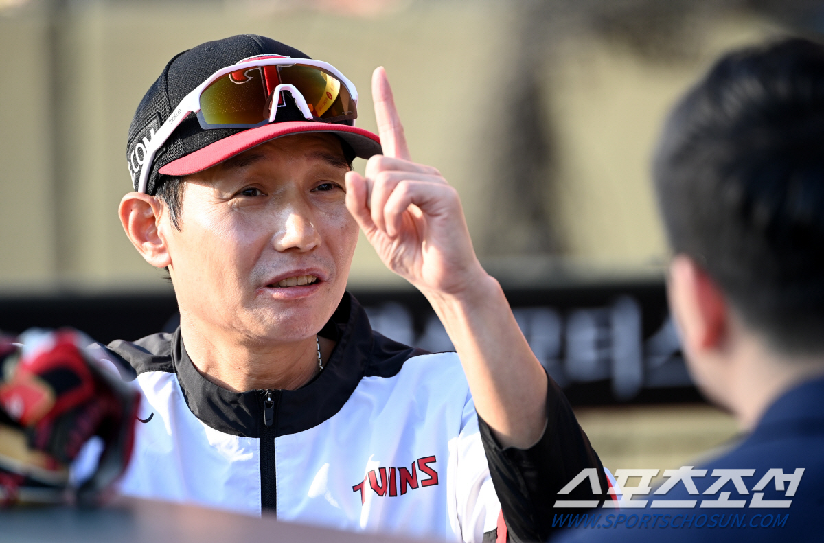 LG 우승한거 맞아? 켈리 선발에 베스트 라인업. 롯데 어쩌나[부산 현장…