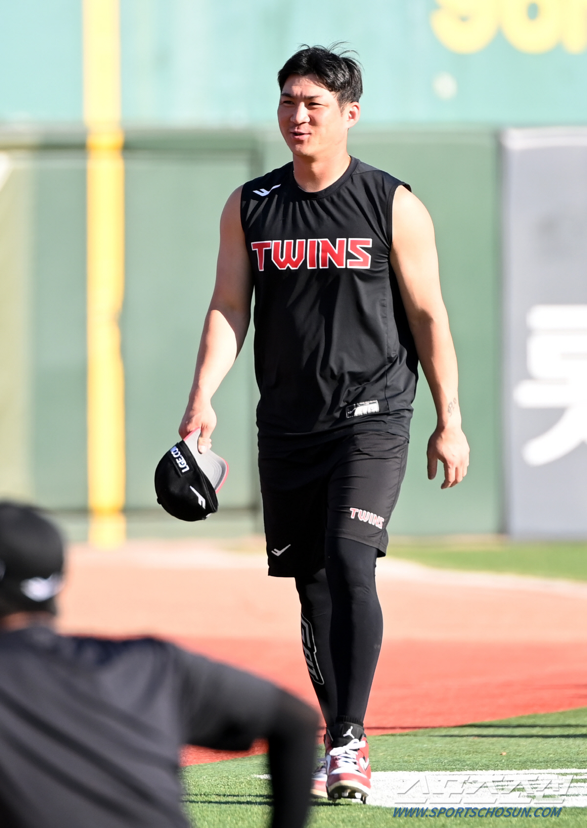 LG 우승한거 맞아? 켈리 선발에 베스트 라인업. 롯데 어쩌나[부산 현장…