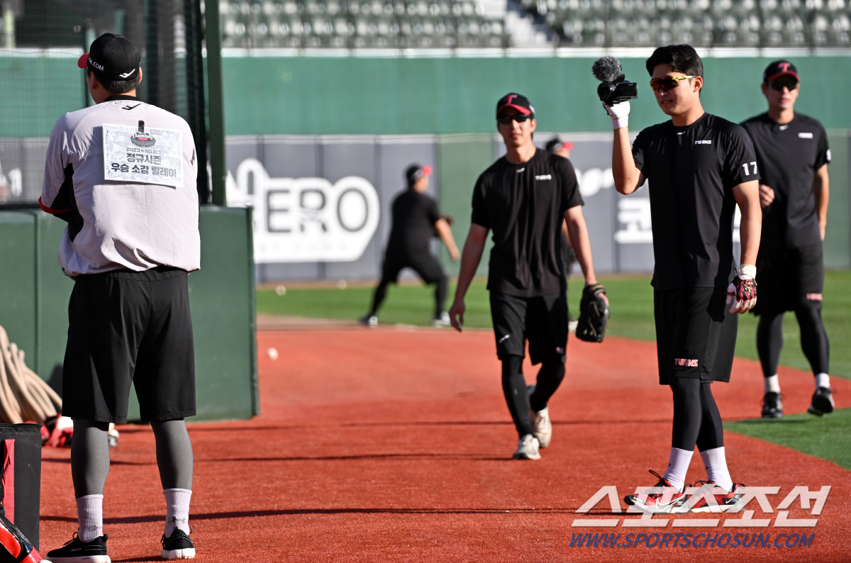 LG 우승한거 맞아? 켈리 선발에 베스트 라인업. 롯데 어쩌나[부산 현장…