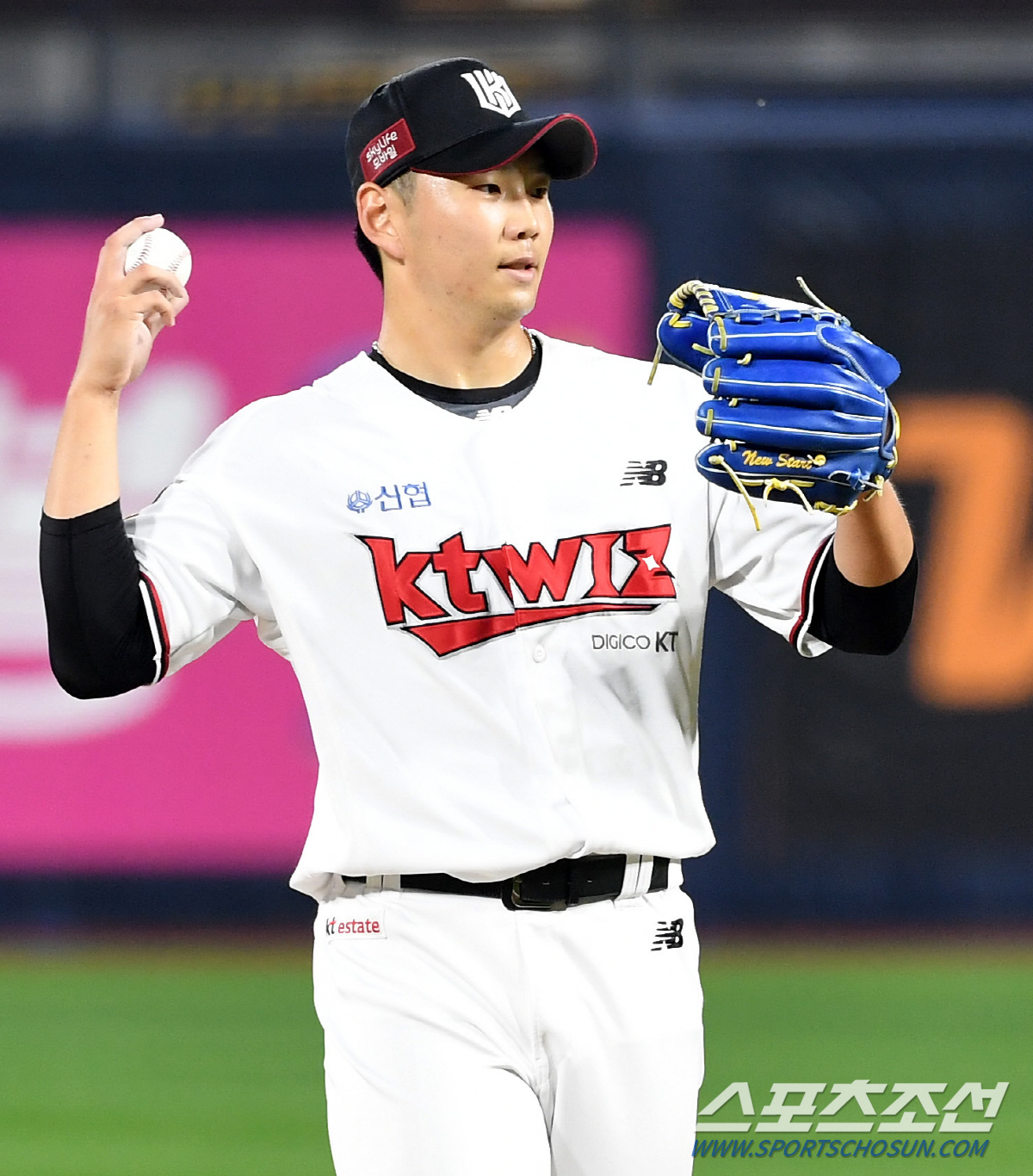 "쿠에바스만 바라봐야 하나" 사령탑 한숨 지운 대체 선발 쾌투, 추격 떨…