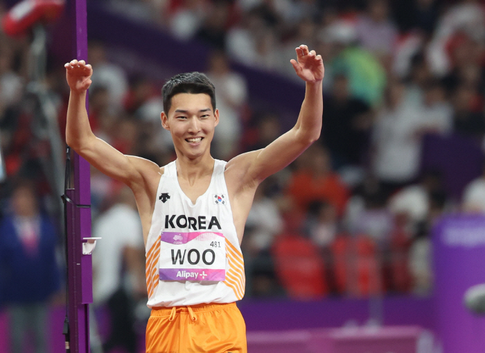 [항저우 현장인터뷰]'2연속 銀'스마일 점퍼 우상혁 "이젠 내가 다크호스…