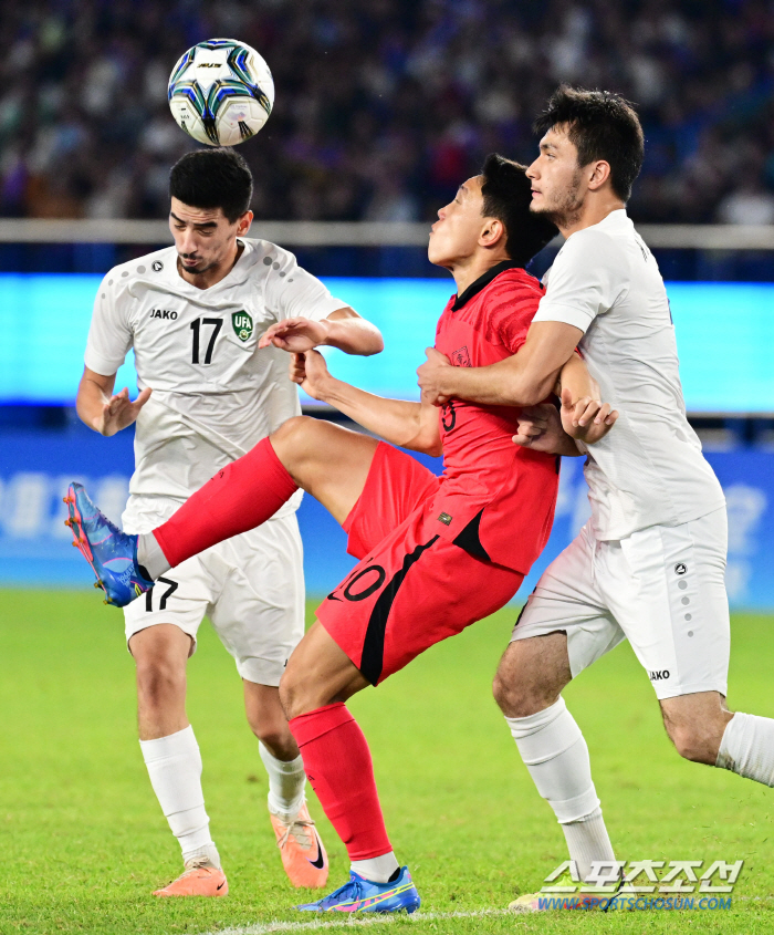 [항저우현장]"일본 나와!" 한국, '정우영 멀티골' 우즈벡 2대1로 꺾…