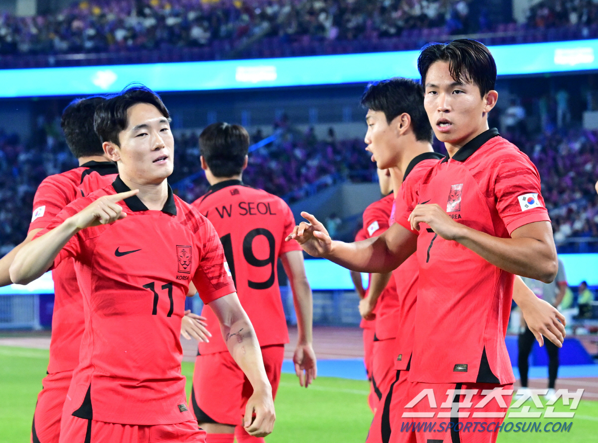 [항저우현장]"일본 나와!" 한국, '정우영 멀티골' 우즈벡 2대1로 꺾…