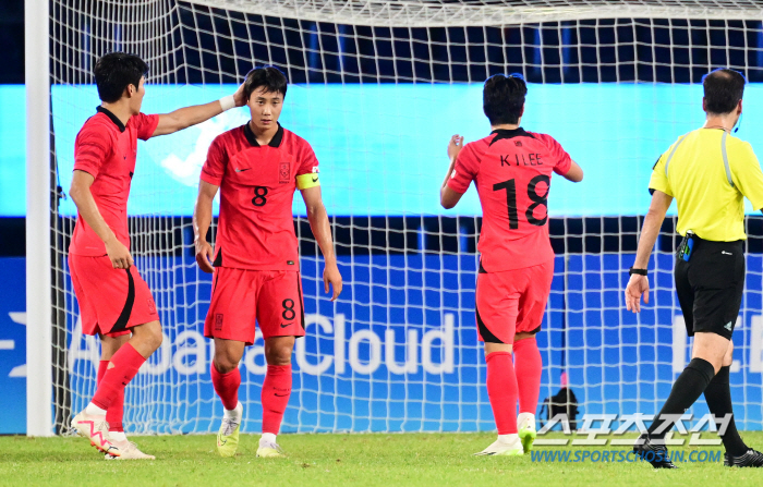 [항저우현장]"일본 나와!" 한국, '정우영 멀티골' 우즈벡 2대1로 꺾…