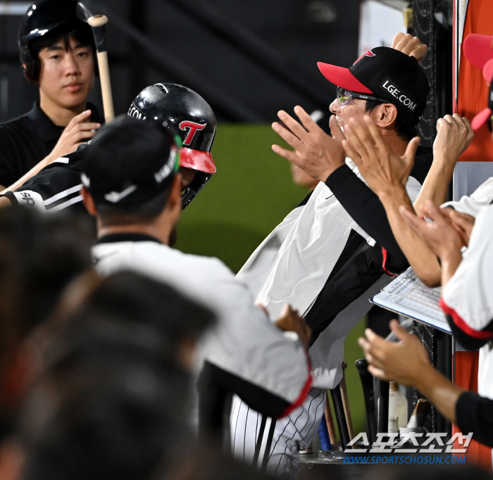 "가슴 한구석이 조마조마했다." 염갈량이 꼽은 첫 위기 4월말... 불안…