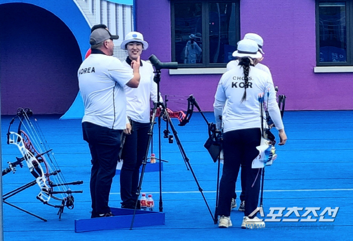 [항저우현장]韓양궁 최초 외국인 감독 선임했지만…女컴파운드 3연패 좌절,…