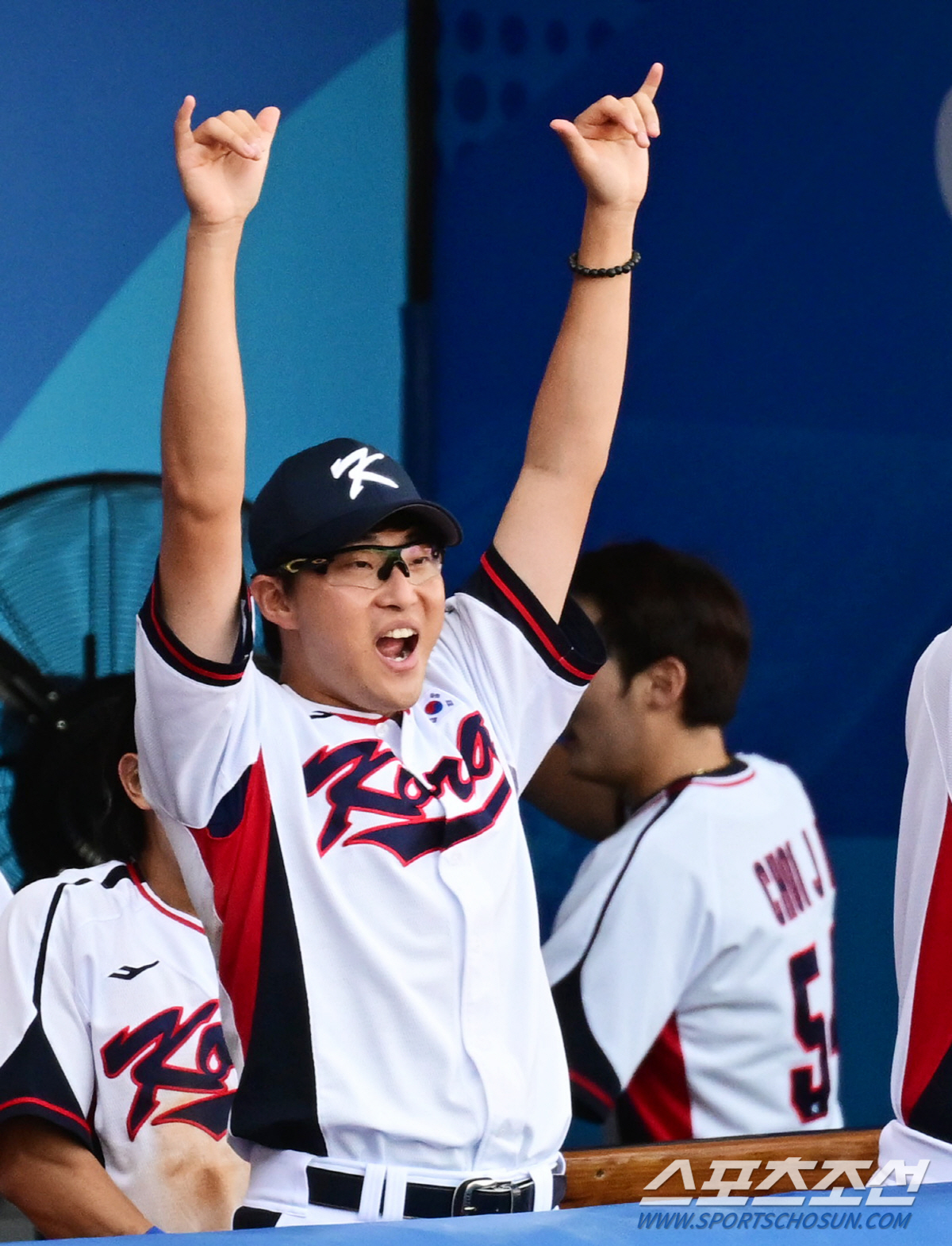 "우리 세웅이가 153km를 던졌던데... 보이지 않는 힘이" 일본 침몰…