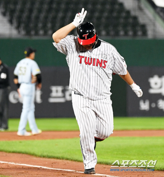 우승 세리머니 여파? 주전 5명 빠졌다. 1라운드 신인 포수가 1루수로,…