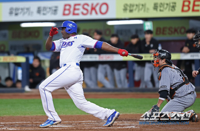 [대구현장]1~5회 51구로 15타자 셧아웃…8이닝 1실점 뷰캐넌 '포효…