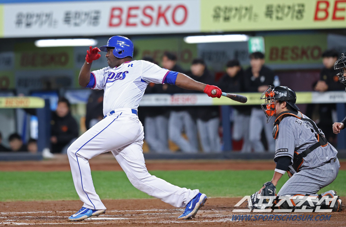 [대구현장]1~5회 51구로 15타자 셧아웃…8이닝 1실점 뷰캐넌 '포효…