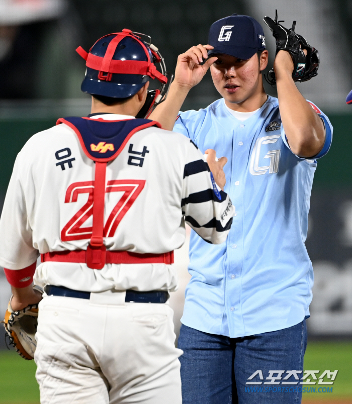 '이것이 1위팀인가.' 주전 5명 빼고도 총력전 롯데에 5대3 승리. 임…