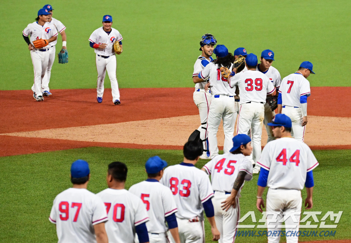 이제 '경우의 수' 없다…'한-일전 쾌승' 류중일호, 6일 중국 이기면 …