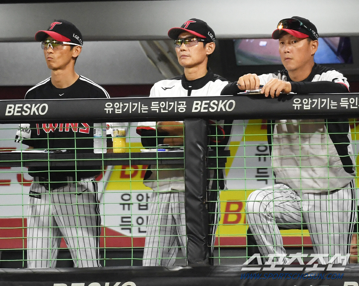 4아웃을 잡는 시대가 열린다? "룰에도 없는 야구"…최악의 경우, KS …